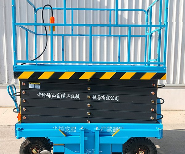 铁山港自行走升降机